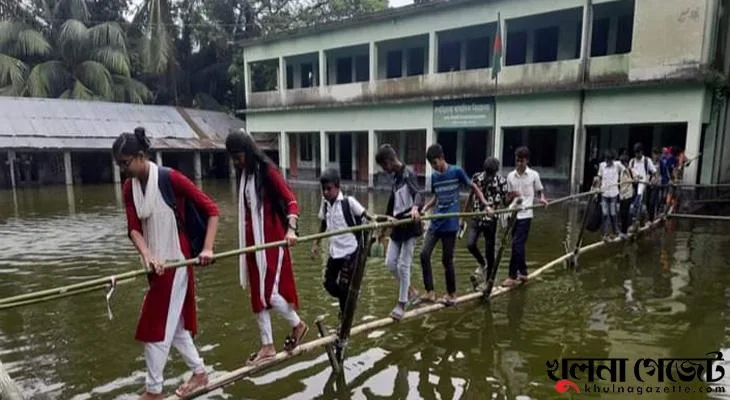 অবিরাম বর্ষণে অর্ধশত স্কুলে পানি, মনিরামপুরে শিক্ষা কার্যক্রম ব্যহত