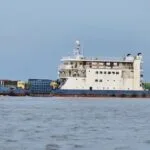 ৪৬ ঘণ্টা পর দৌলতদিয়া-পাটুরিয়া লঞ্চ চলাচল শুরু, চলছে ফেরি