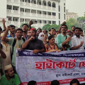 ‘ঘেরাও কর্মসূচি’ নিয়ে সুপ্রিম কোর্ট প্রাঙ্গণে ছাত্ররা