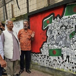 ছাত্র জনতার অভ্যুত্থানের সময় আঁকা গ্রাফিতি দেখলেন প্রধান উপদেষ্টা
