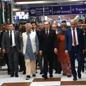 ৫ ঘণ্টা ব্যস্ত সময় কাটিয়ে ঢাকা ছাড়লেন আনোয়ার ইব্রাহিম
