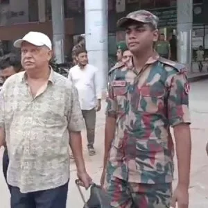 ভারতে পালানোর সময় আ.লীগ নেতা আটক