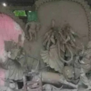 বাকেরগঞ্জে দুর্গাপূজার প্রতিমা ভাঙচুর, তাৎক্ষণিক ওসিকে প্রত্যাহার