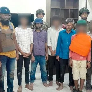 মাথায় হেলমেট, পরনে ভেস্টসহ ৮ জন গ্রেফতার