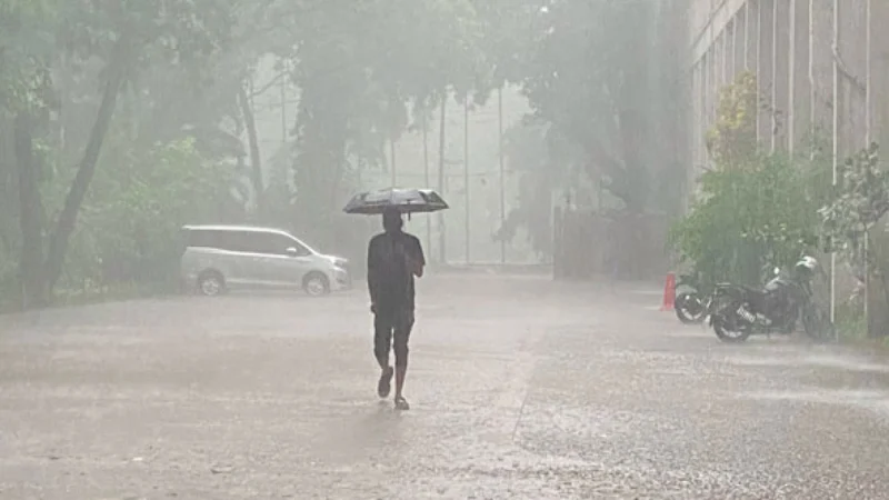 দুপুরের মধ্যে ৬ অঞ্চলে বজ্রসহ বৃষ্টির আভাস