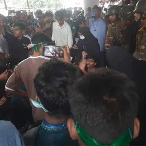 ফল সংস্কারের দাবিতে সচিবালয়ে ৫ শতাধিক শিক্ষার্থী