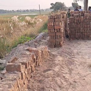 সরকারি রাস্তা খুঁড়ে ইট বিক্রি করে দিলেন বিএনপি নেতা, অভিযোগ গ্রামবাসীর