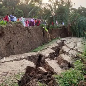 কুষ্টিয়ায় পদ্মায় বিলীন ঘরবাড়ি, হুমকিতে স্কুল কলেজ মাদ্রাসা ও মহাসড়ক