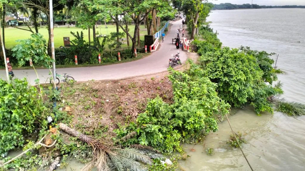 উজিরপুরে ভাঙ্গনে হুমকির মুখে সড়ক ৩ টি গ্রাম ৫টি শিক্ষাপ্রতিষ্ঠান সহ বাজার – বন্দর