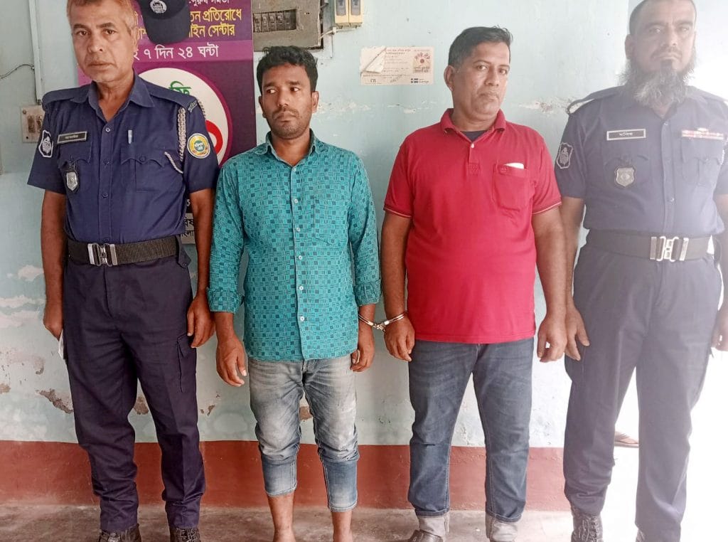 বাবুগঞ্জে সাজাপ্রাপ্ত পলাতক দুই আসামিসহ গ্রেফতার ৪
