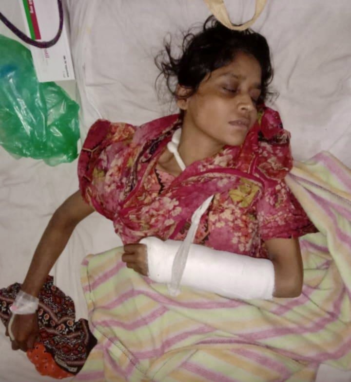 বরগুনায় জমি বিরোধের জেরে প্রতিবন্ধীর স্ত্রী ও ছেলেকে মারধর