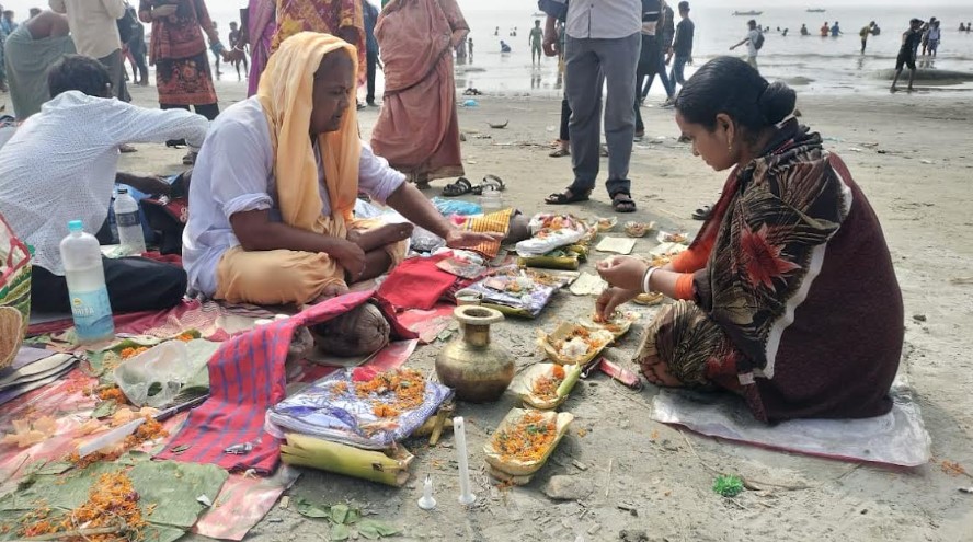 কুয়াকাটায় সাগরে পুণ্যস্নানে শেষ হলো রাসমেলা