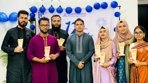 যুগপূর্তিতে কাজের স্বীকৃতি পেলো কেয়ারটিউটরসের কর্মীরা