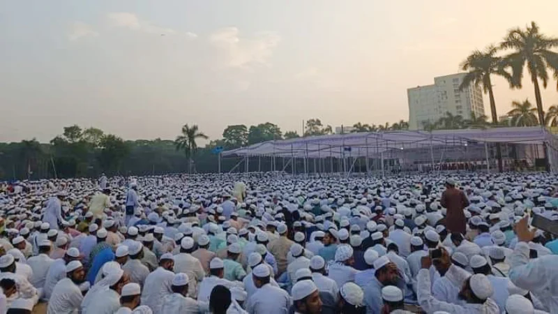 ইসলামি মহাসম্মেলন : সোহরাওয়ার্দী উদ্যানে আলেম ওলামা ও জনতার ঢল