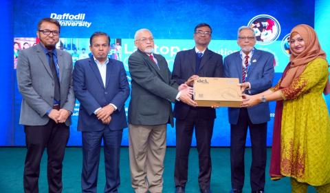 ড্যাফোডিল ইন্টারন্যাশনাল ইউনিভার্সিটির ৪ হাজার শিক্ষার্থী পেল নতুন ল্যাপটপ