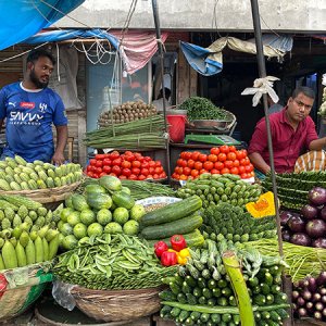 সবজির দামে ওঠানামা