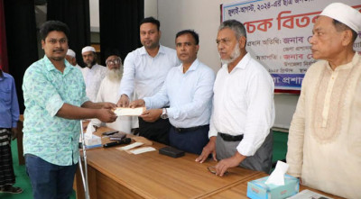 গণঅভ্যুত্থানে আহত ৩৫ জনকে দেওয়া হলো আর্থিক সহায়তা দিলেন জেলা প্রশাসন